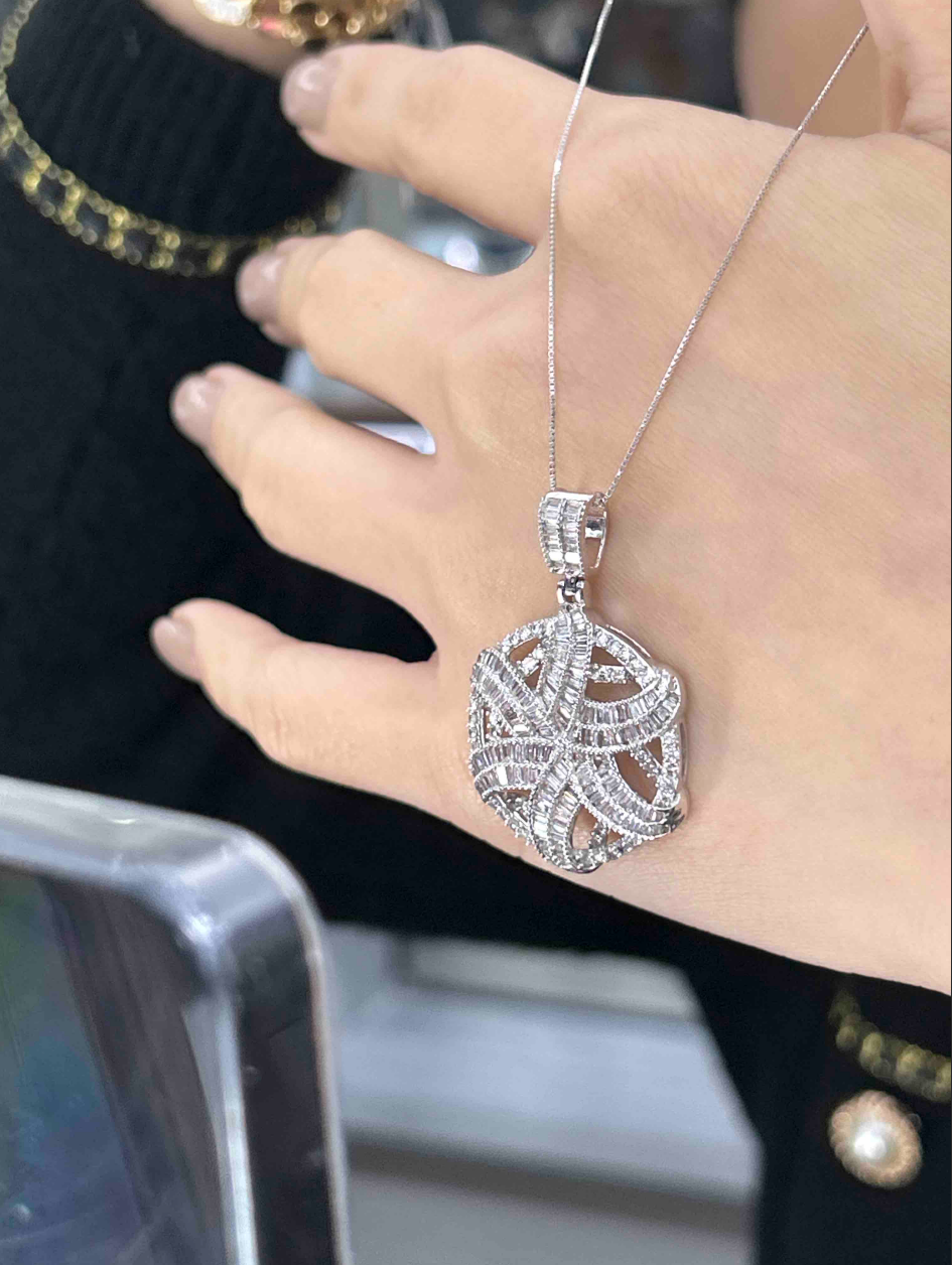 Overlapping Dia Necklace