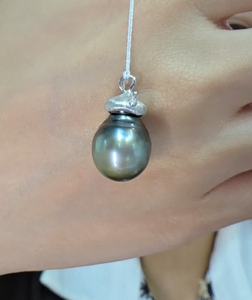 Matte Finished Curved Tahiti Pendant