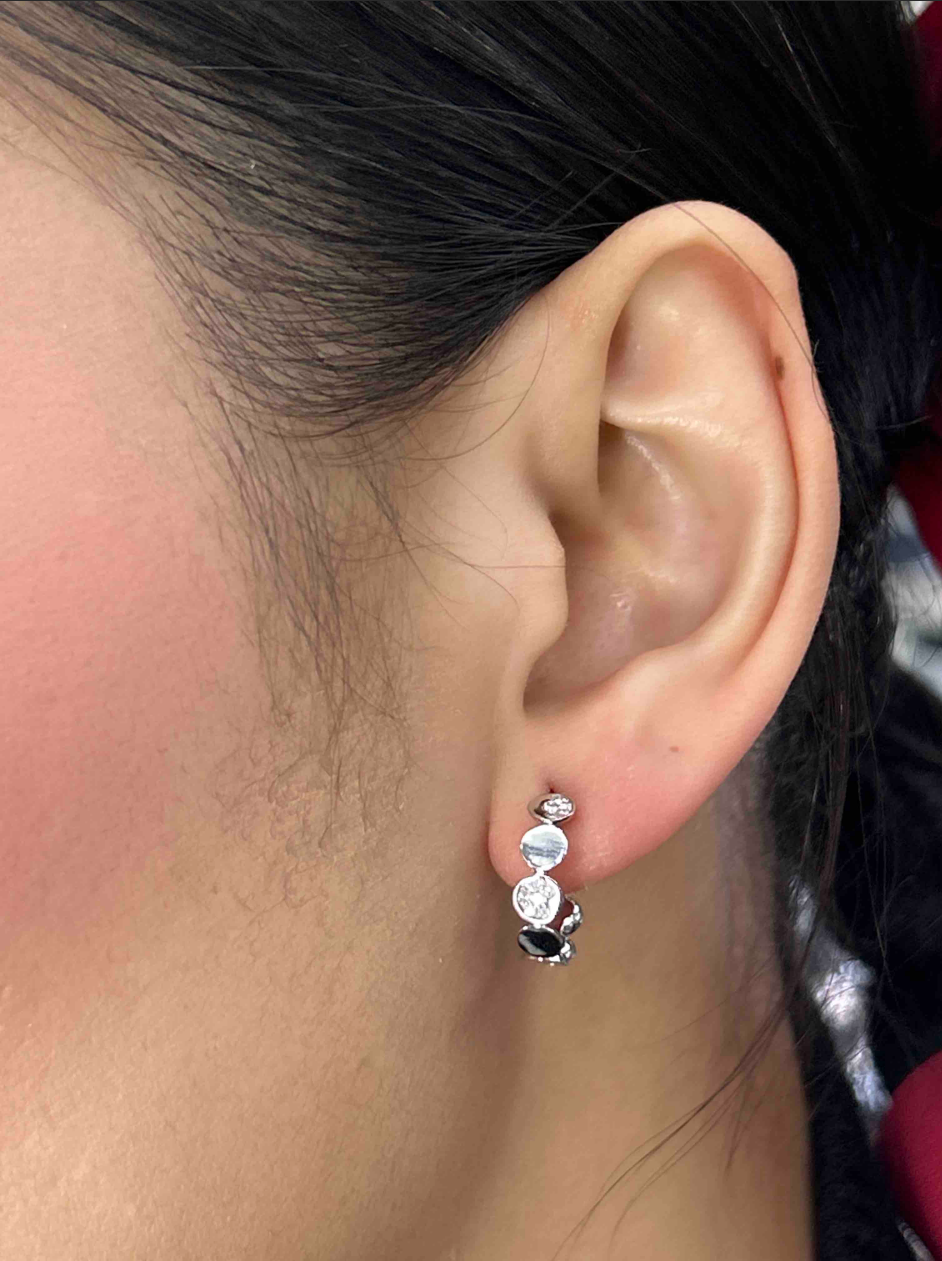 Disc Dia Hoop Earrings Gold Lock