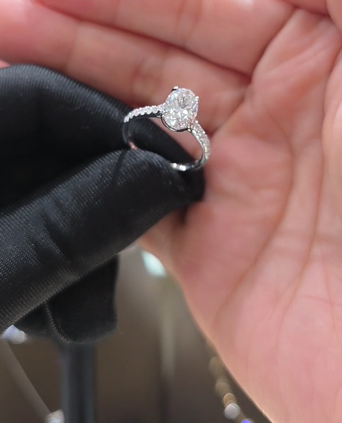 Oval Cut Side Dia Ring