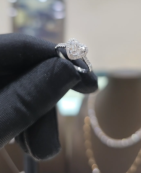 Heart Halo Side Dia Ring