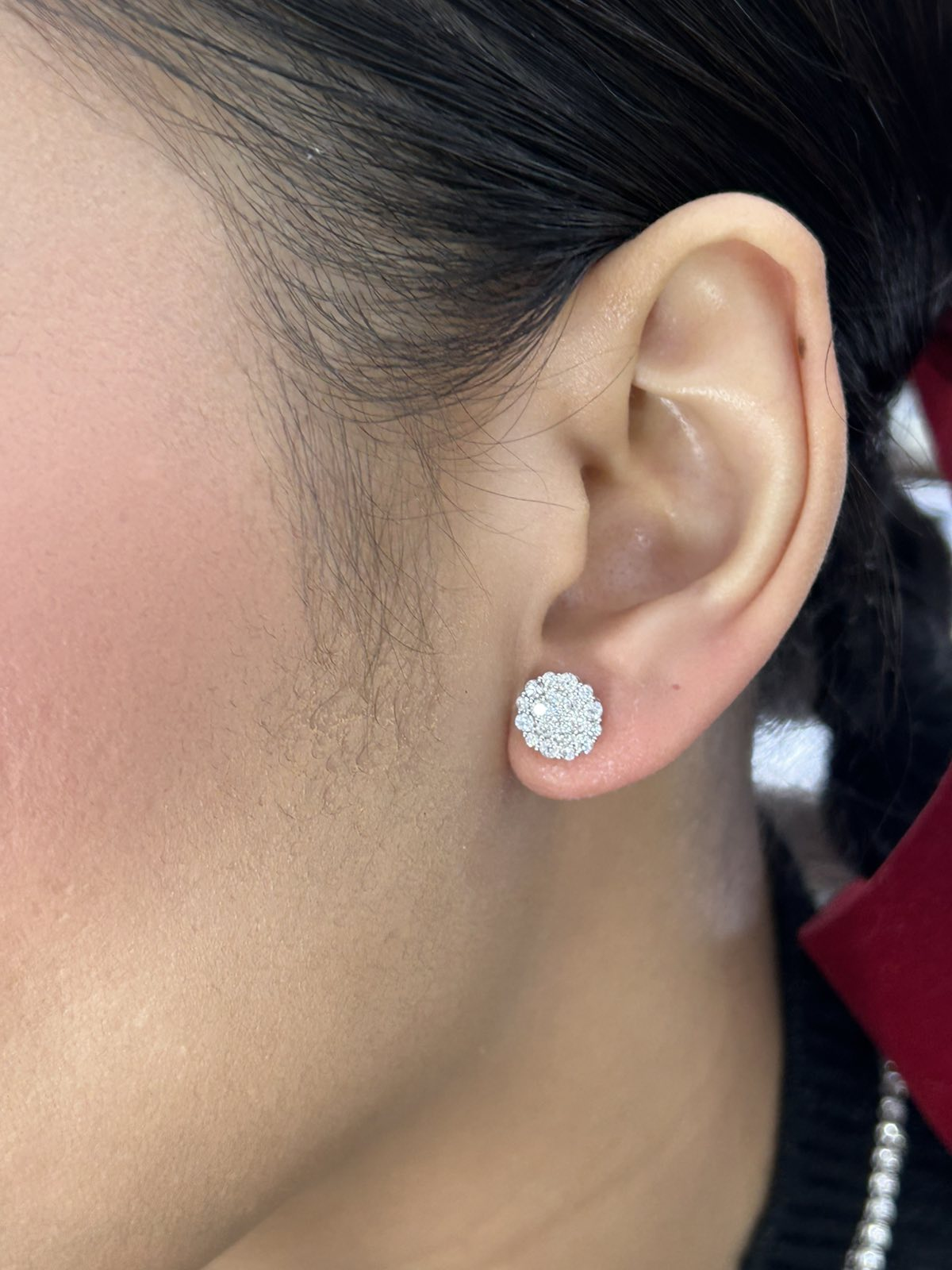 Round Illusion Dia Stud Earrings w/ Gold Lock